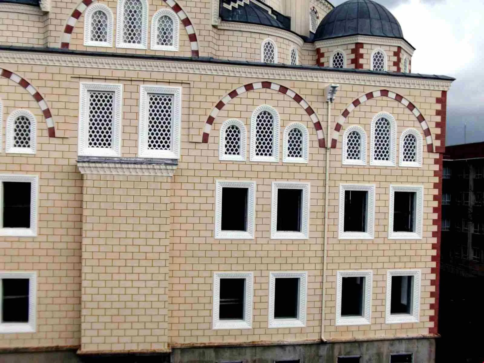 Camii Suslu Beton Pencere Ca11 Uygulaması uygulaması